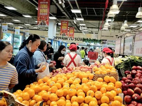 Ngày đầu kỳ nghỉ lễ: siêu thị khuyến mãi nhiều, nơi chen chân mua sắm, nơi thưa khách