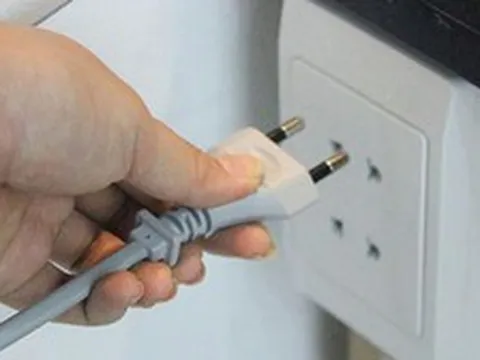 Lời khuyên cho những gia đình không rút phích cắm các thiết bị điện trong nhà