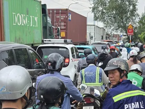 Ngày đầu nghỉ lễ 2-9, cao tốc TP.HCM - Long Thành kẹt 10km, đường Võ Chí Công 'đứng hình'