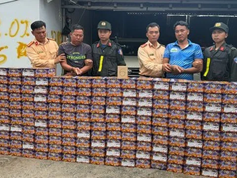 Công an TPHCM chặn bắt đường dây buôn hàng cấm tinh vi bằng ứng dụng giao hàng