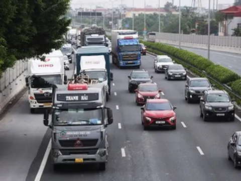 Cửa ngõ phía Nam Hà Nội ùn tắc từ sáng sớm ngày đầu nghỉ lễ 2/9