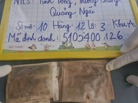 Tìm thấy chiếc ví da in dòng chữ 'Trần Văn Thanh' trong mộ liệt sĩ ở Quảng Ngãi