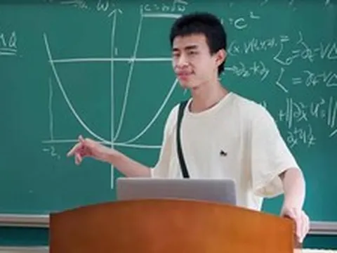 “Vi Thần” Bắc Đại gây sốt khi làm chủ biên sách bài tập toán, bán 26.000 bản chỉ sau 4 ngày