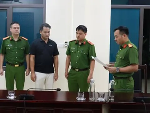 Giám đốc công ty Anh Hương bị bắt trong vụ lan can đá ven sông Hồng