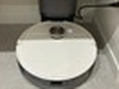 Bật robot hút bụi từ xa, chồng phát hiện bí mật của vợ: Thắng kiện rồi bất ngờ thành bị cáo