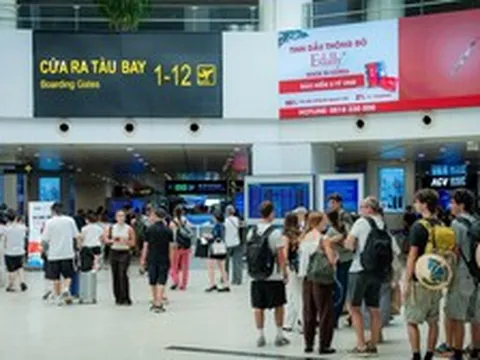 Cảnh tượng ngay lúc này tại sân bay Nội Bài