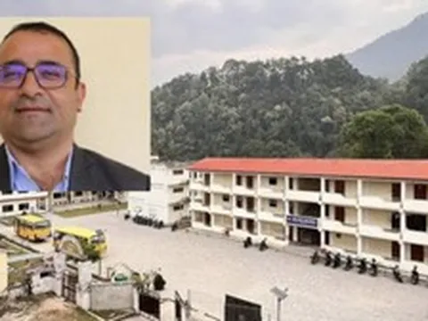 Hiệu trưởng Nepal chạy đua với lũ dữ, cứu mạng 1.643 học sinh