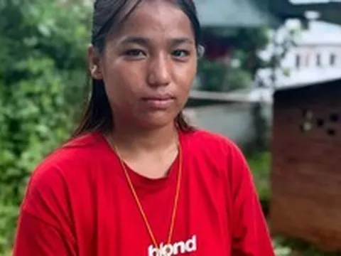 Cô gái Nepal 20 tuổi mất 17 người thân sau lũ quét lịch sử