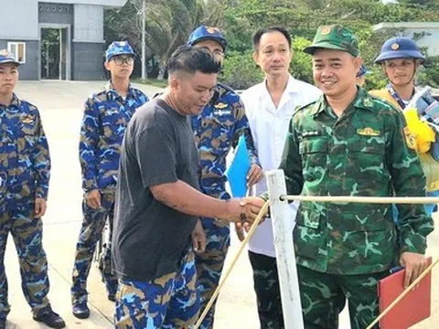 Đưa 32 ngư dân gặp nạn trên biển từ Trường Sa về đất liền