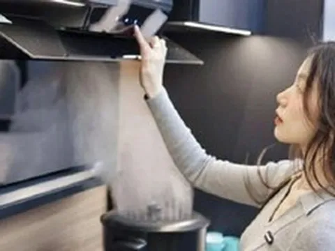 Nên đóng hay mở cửa khi dùng máy hút mùi?