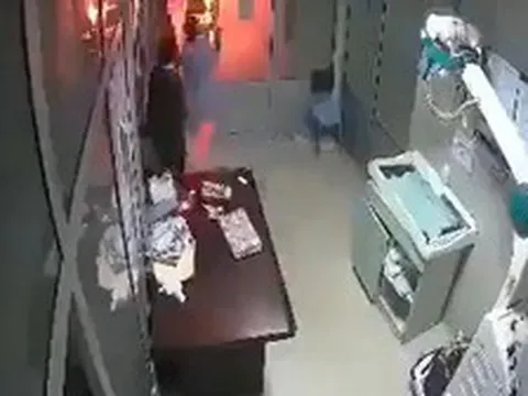 Nữ y tá lao vào biển lửa cứu một bé sơ sinh, đau lòng khi 14 em nhỏ khác không qua khỏi trong vụ cháy lớn tại bệnh viện ở Pakistan