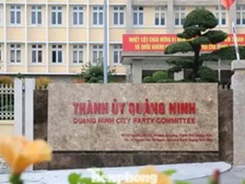 Ngày đầu Quảng Ninh lên thành phố: Các cơ quan đồng loạt đổi tên, thay biển