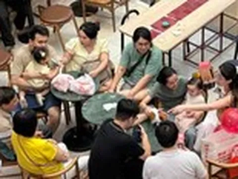 Quán cà phê, quán nước đông nghẹt dịp lễ 2-9, vì sao?