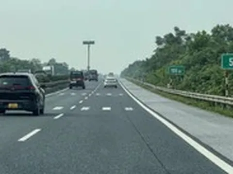 Phó thủ tướng: Đánh giá kỹ quy định khoảng cách an toàn, điều kiện thực tiễn và mức phạt