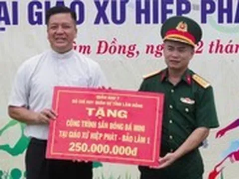 Quân khu 7 trao công trình thể thao gắn kết đồng bào dân tộc, tôn giáo