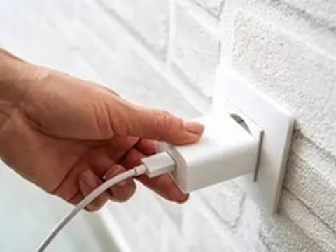 5 thiết bị không nên cắm điện qua đêm, nhiều gia đình dùng xong vẫn quên ngắt nguồn, rút phích cắm