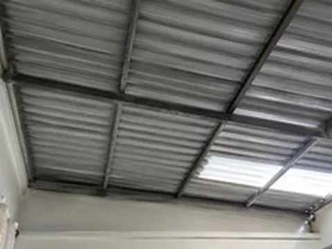 Mái tôn bị dột nên sửa hay thay mới?
