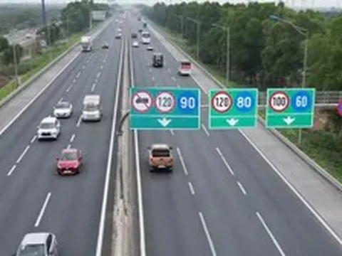 Tài xế kể trải nghiệm "giữ khoảng cách" trên cao tốc dịp lễ