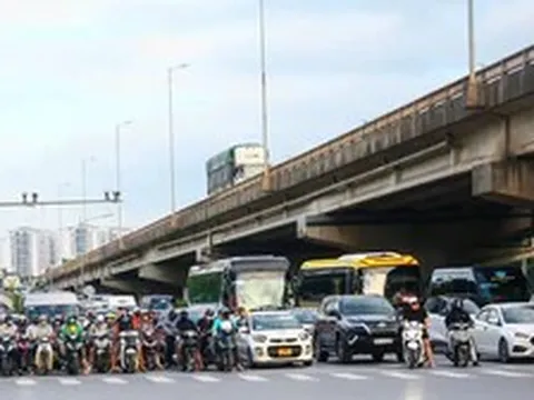 Hạn chế xe tải trọng lớn qua 2 nút giao cửa ngõ Hà Nội
