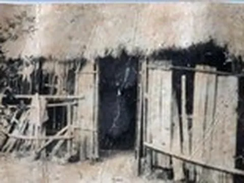 'Tiện nghi' đặc biệt của căn nhà tranh không có cửa, nắng thì mát, lạnh thì tái tê