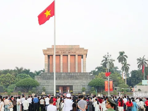Hà Nội: Người dân rộn ràng xuống phố mừng Quốc khánh 2/9