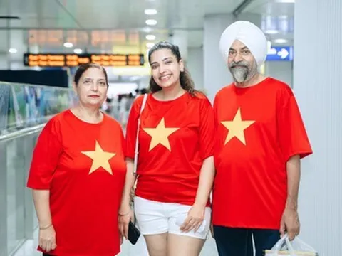 Miễn phí xe buýt và metro 2-9, người dân xếp hàng dài chờ trải nghiệm