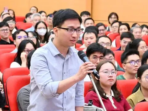Bác sĩ nội trú nói về lương, 41 tuổi mới có khoản tiền tiết kiệm đầu tiên