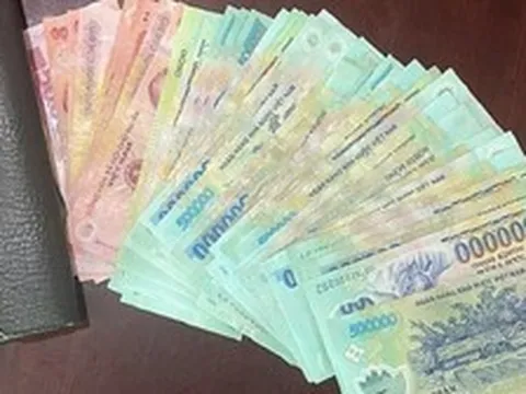 Công an xác minh số tiền 19.745.000 đồng nằm chơ vơ bên đường Tân Mai, cô gái SN 2004 được mời tới làm việc