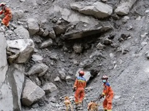 Cơ hội sống sót mong manh sau 1 tuần lũ quét kinh hoàng ở biên giới Nepal