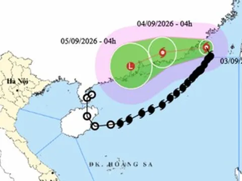 Bão Saudel vượt 23 độ Vĩ Bắc, di chuyển ra ngoài Biển Đông