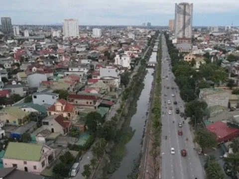 Cận cảnh kênh Bắc đen kịt, hôi thối được đề xuất 'khai tử' để mở đường 10 làn xe