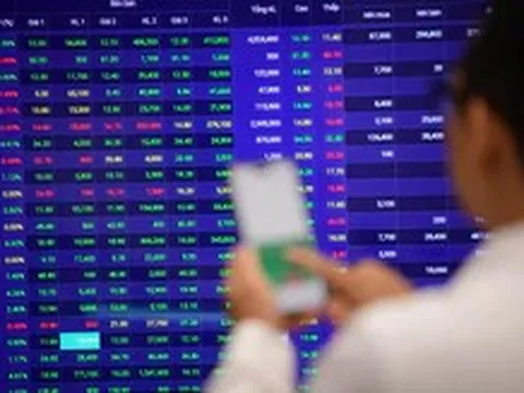 VN-Index tăng vọt 25 điểm, riêng nhóm cổ phiếu trụ ‘kéo’ hơn 22 điểm
