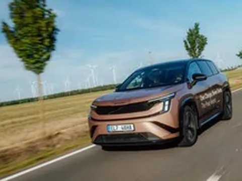 SUV điện 7 chỗ lập kỷ lục đi xa nhất thế giới: Chạy 936km/sạc, không hề độ chế thêm