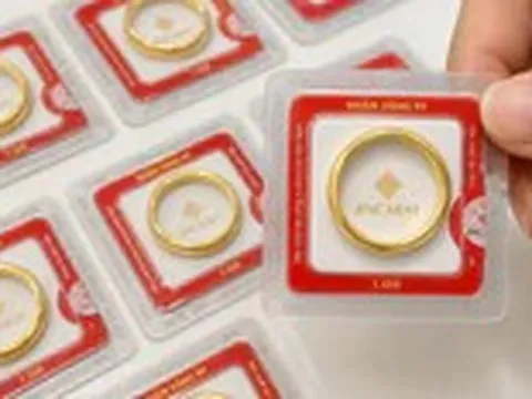 Fed ngụ ý giữ nguyên lãi suất, giá vàng tăng 225 USD/ounce chỉ trong 24 giờ
