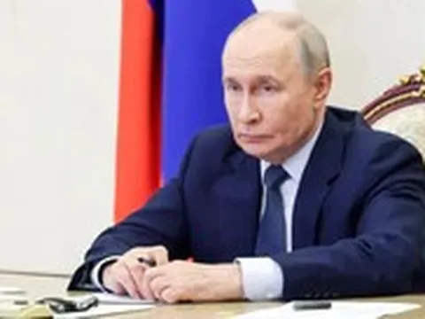 Ông Putin bất ngờ ra lệnh tạm ngừng tấn công Kiev
