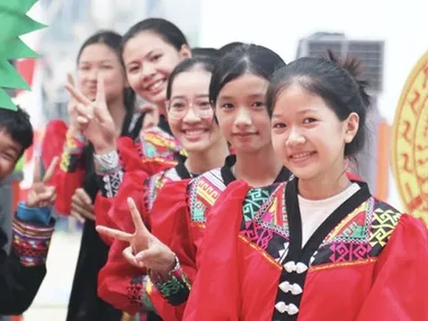 Phụ huynh xứ Nghệ gửi niềm tin ở trường nội trú liên cấp mới