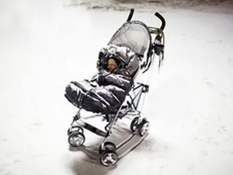 Vì sao người Bắc Âu để trẻ nhỏ ngủ một mình ngoài trời giữa mùa đông?