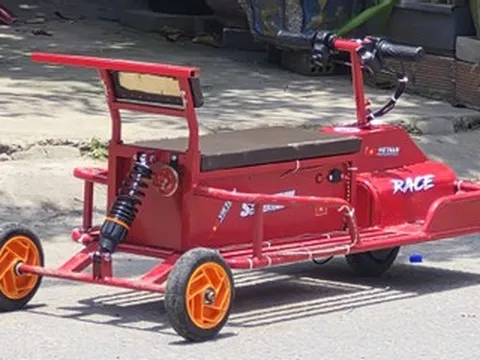 Bé trai 5 tuổi chạy xe 3 bánh tự chế tử vong sau va chạm với ô tô tải