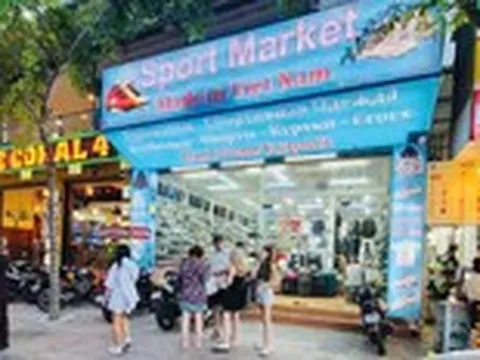Gửi giày sang Nga mới biết hàng giả, cửa hàng bán ở Nha Trang bị phạt 50 triệu