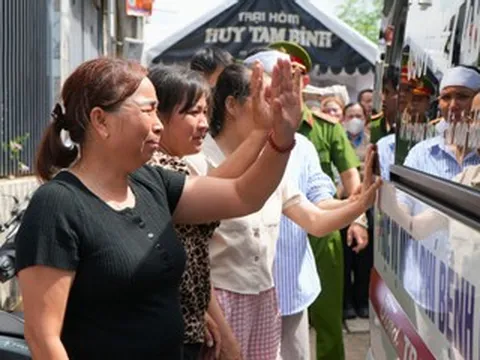 Nghẹn ngào tiễn đưa 3 mẹ con trong vụ án mạng ở Đồng Nai về quê nhà