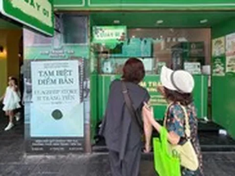 Hé lộ lý do cửa hàng Kem Tràng Tiền đóng cửa