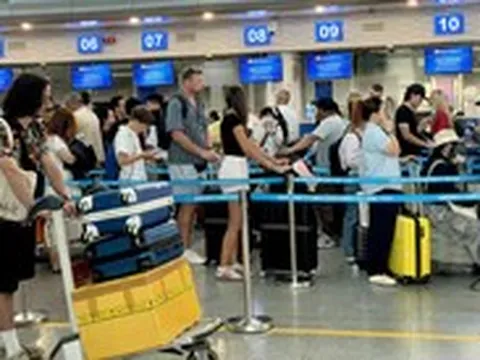 Vé máy bay hạ nhiệt, khứ hồi rẻ ngang một chiều dịp cao điểm