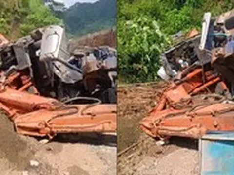 Lật xe tải chở máy múc đè chết hai vợ chồng đi xe máy