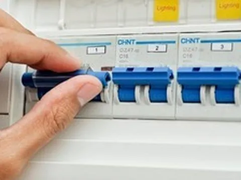 Lời khuyên cho những gia đình hay tắt điều hòa bằng cách gạt aptomat
