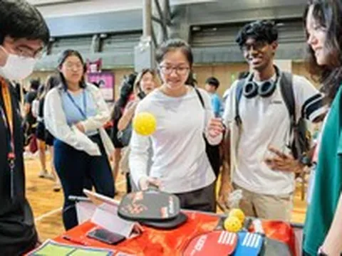 Trường lớp Việt Nam ngày càng tốt, học sinh có cần đi du học?