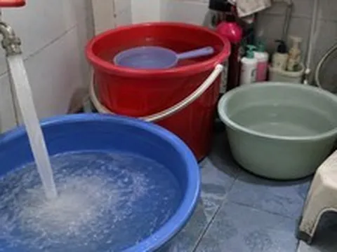 Lời khuyên cho những gia đình thường trữ nước máy trong xô, chậu
