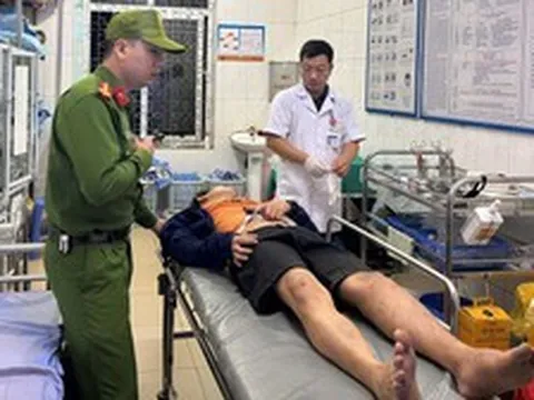 Công an Lào Cai cứu nam thanh niên rơi xuống vực sâu