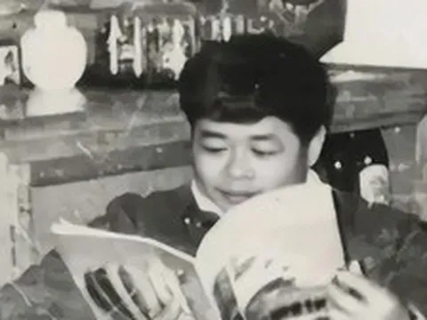Cậu bé bỏ học năm 14 tuổi vì nhà nghèo, sau này thành "ông trùm kính" thế giới, quay về tặng trường cũ hàng chục tỷ đồng