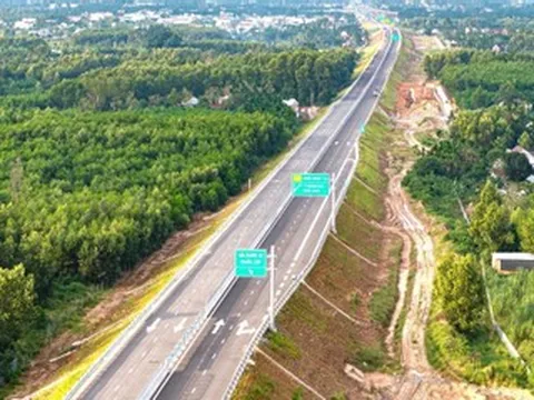 Cao tốc 2-4 làn lộ 'điểm nghẽn', Bộ Xây dựng lý giải phải mở rộng sớm
