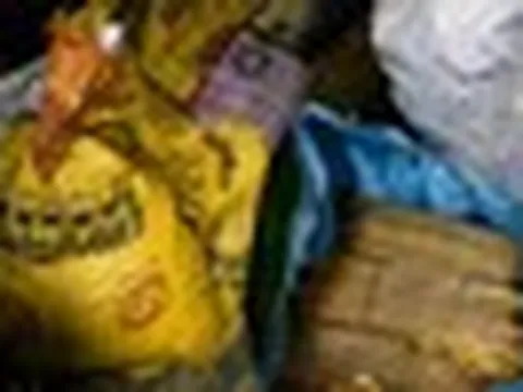 Cụ bà ăn xin 40 năm qua đời, người thân mở căn phòng luôn khoá kín: Số lượng bên trong lên tới hơn 30